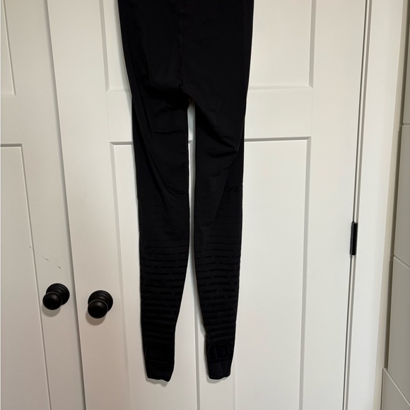 2XU Recovery Compression Tights, covers ankles, size MTall - Picture 2 of 5